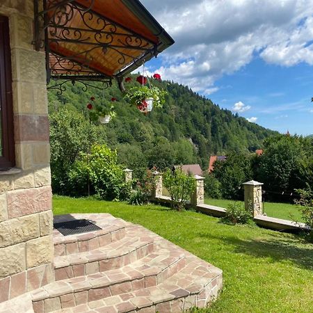 Underhills House Yaremche Exterior foto