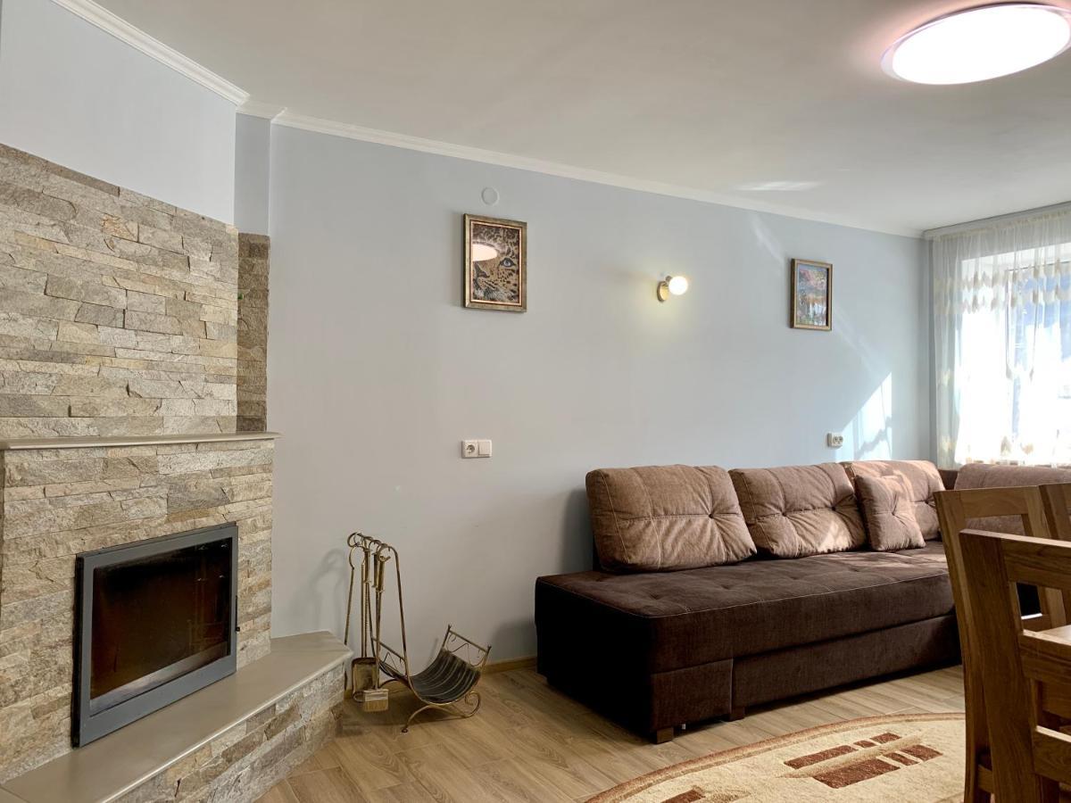 Underhills House Yaremche Exterior foto