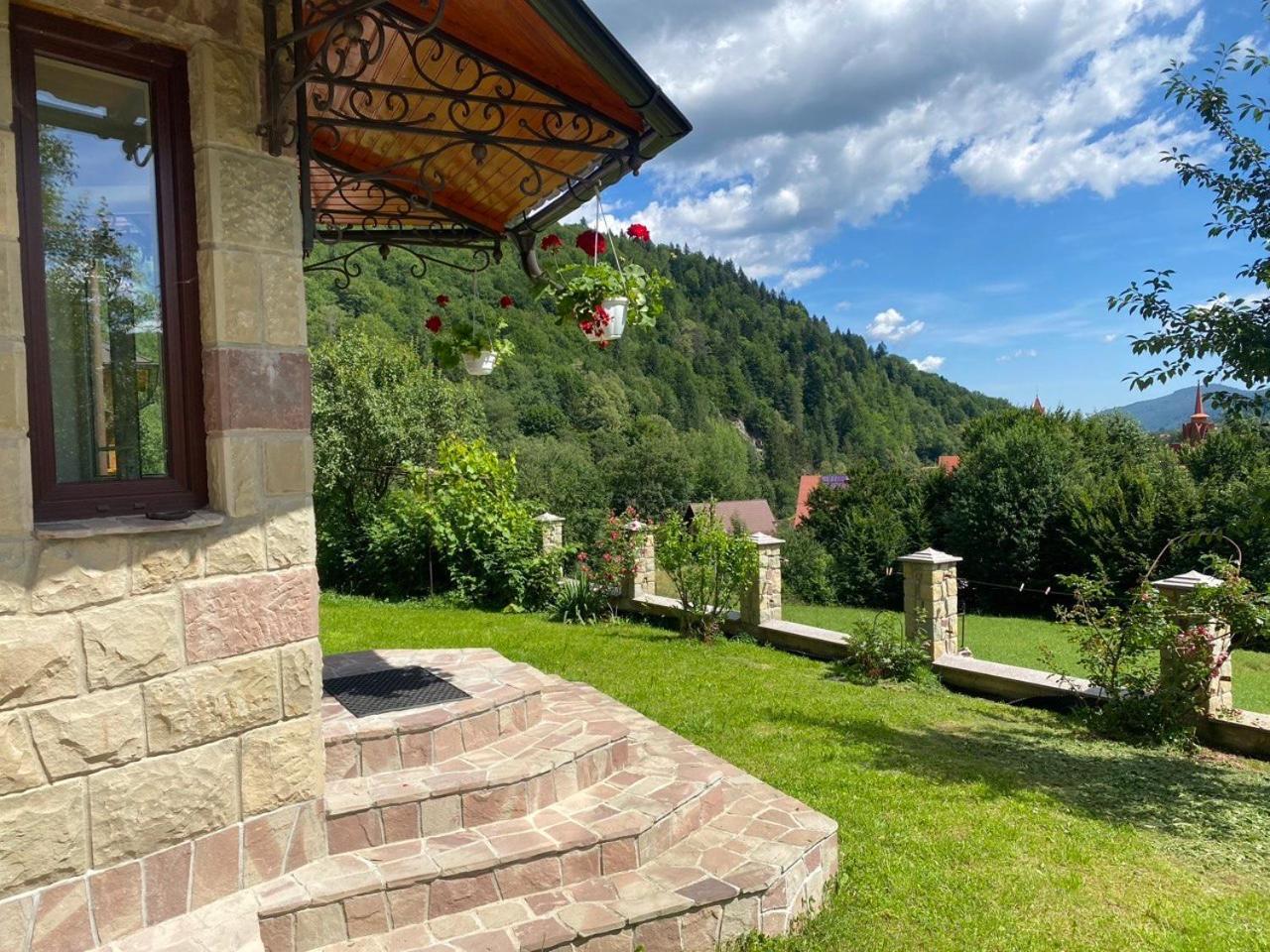 Underhills House Yaremche Exterior foto
