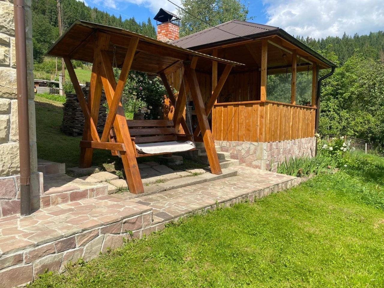 Underhills House Yaremche Exterior foto