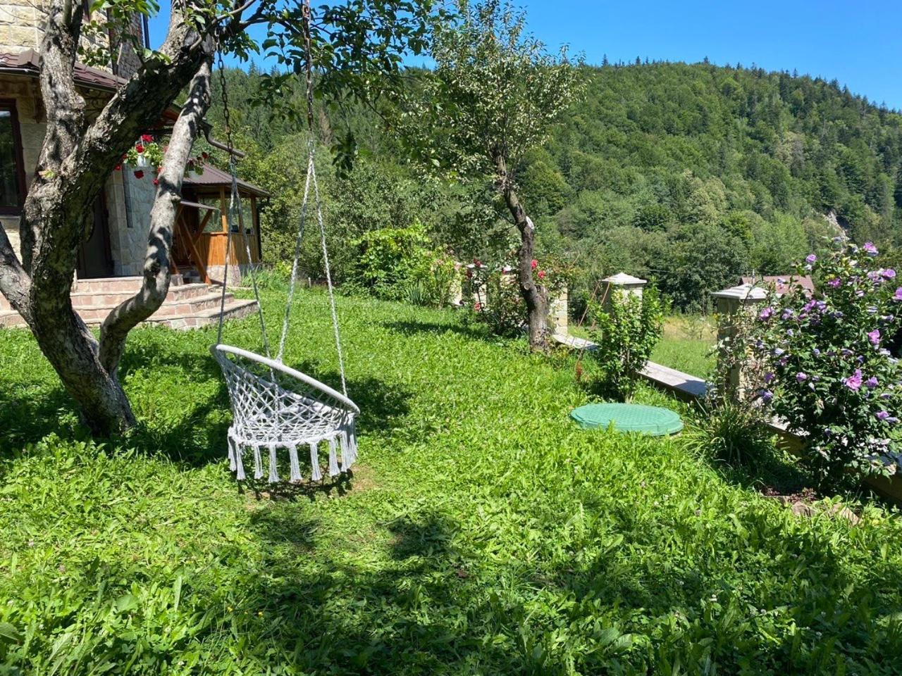 Underhills House Yaremche Exterior foto